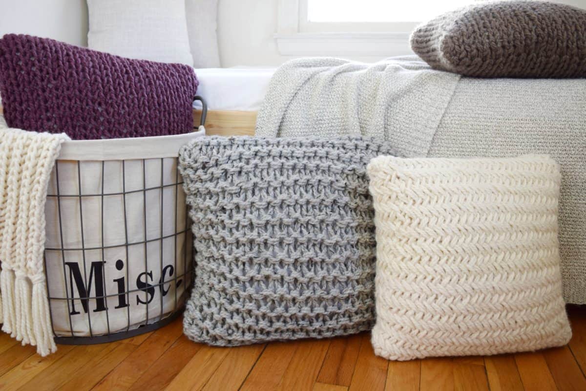 Chunky Throw Pillow Set - Free Pattern - Knifty Knittings