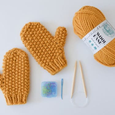 Seed Stitch Mittens - free pattern and tutorial from Knifty Knittings x Michaels! #knitting #mittens #knittingpattern #freepattern